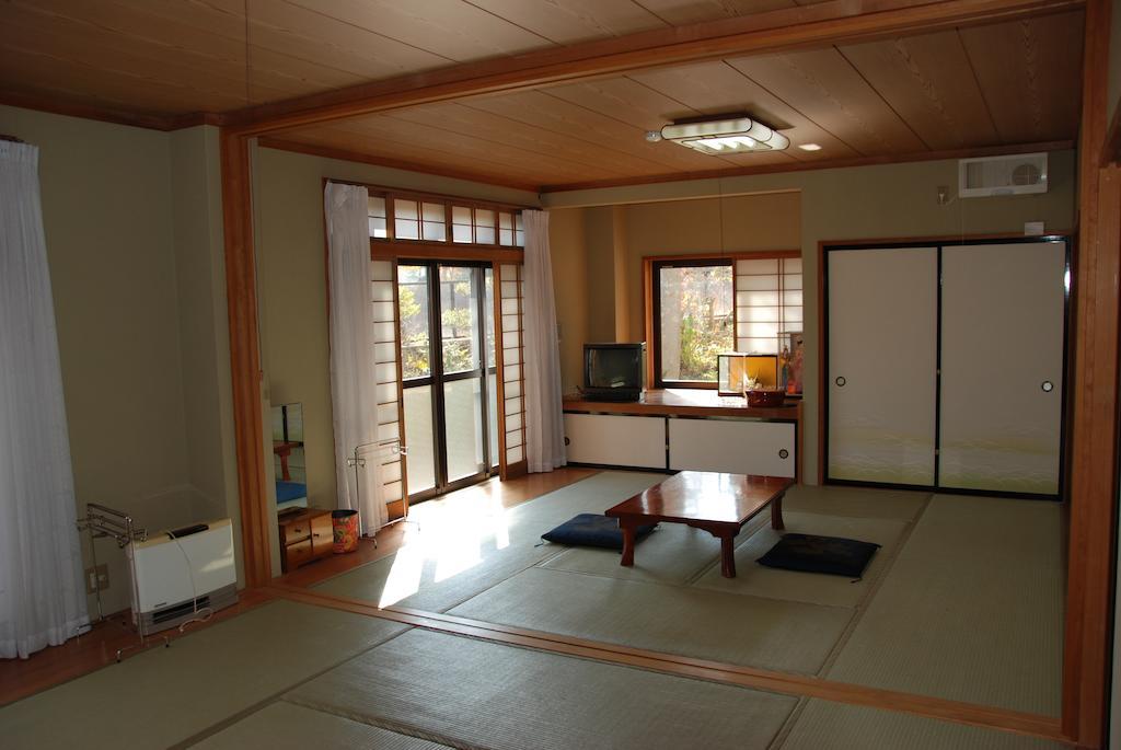 Yamanouchi Guest House Yamanakako Buitenkant foto